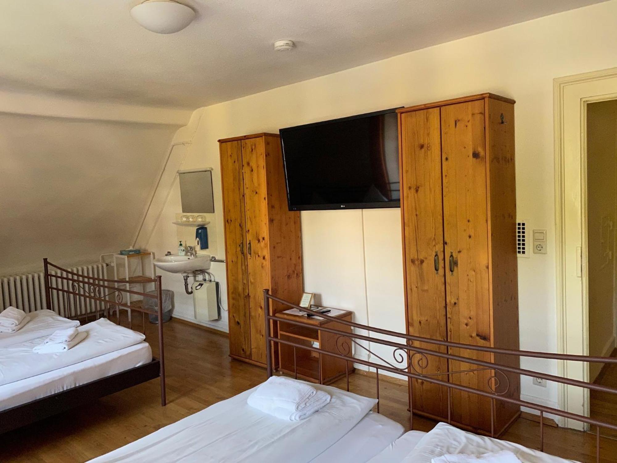 Hotel Gasthaus Schuetzen Freiburg im Breisgau Room photo